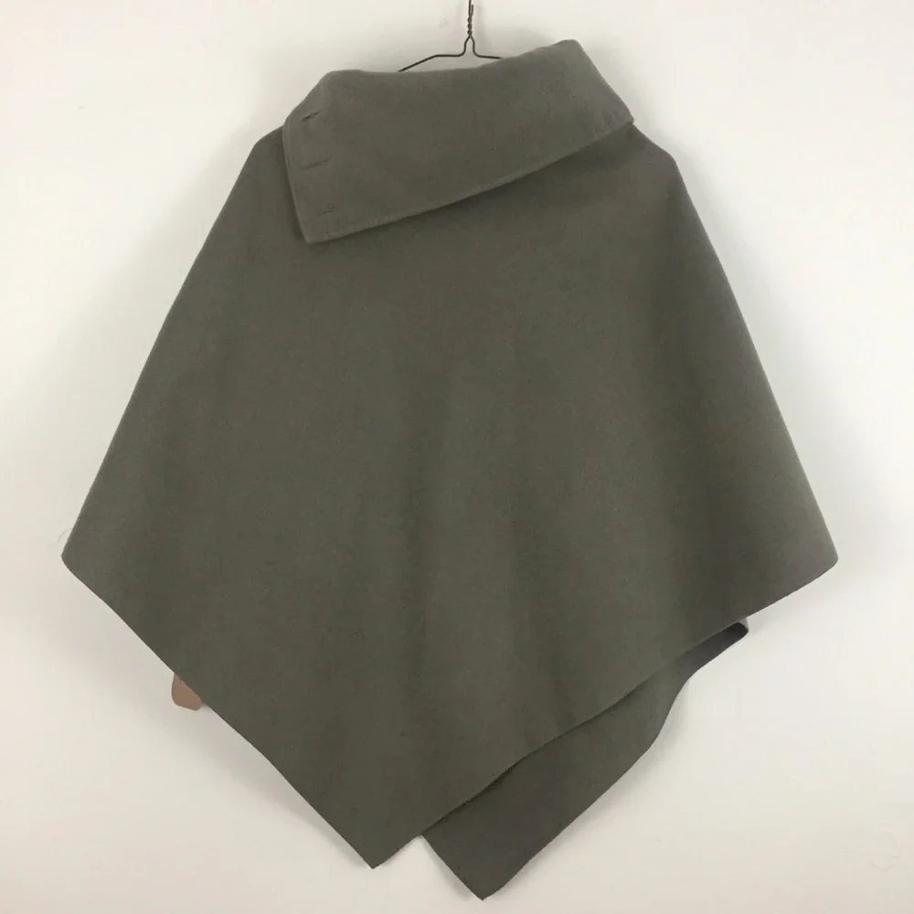 D.X.R. MODA Poncho - Picture 3 of 8